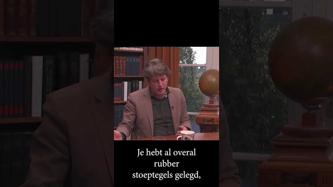 "Eerst leg je overal rubbertegels, dan moet je in de loopgraven gaan liggen!"
