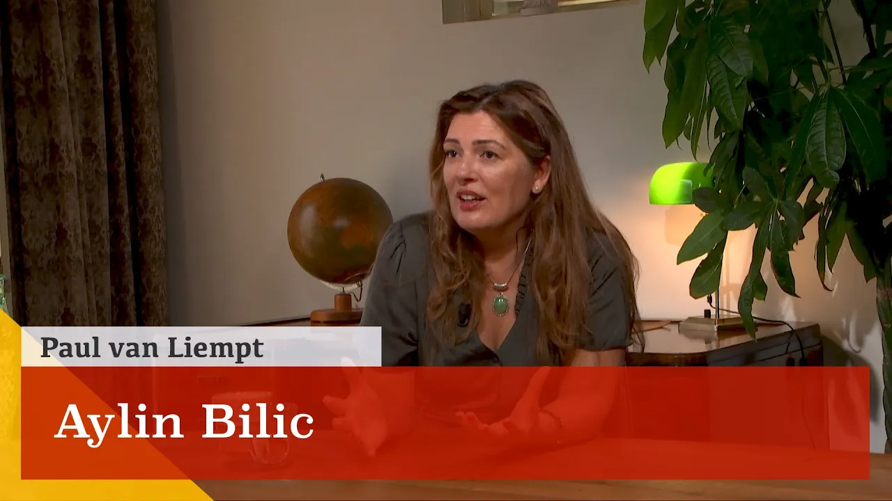 ‘Het woord identiteit kan ik niet meer horen.’ Een gesprek met Aylin Bilic