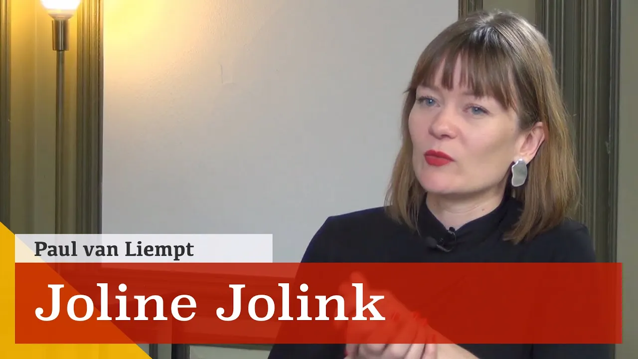 Joline Jolink over hoe ze als zelfstandig modeontwerper breekt met de regels van de modewereld